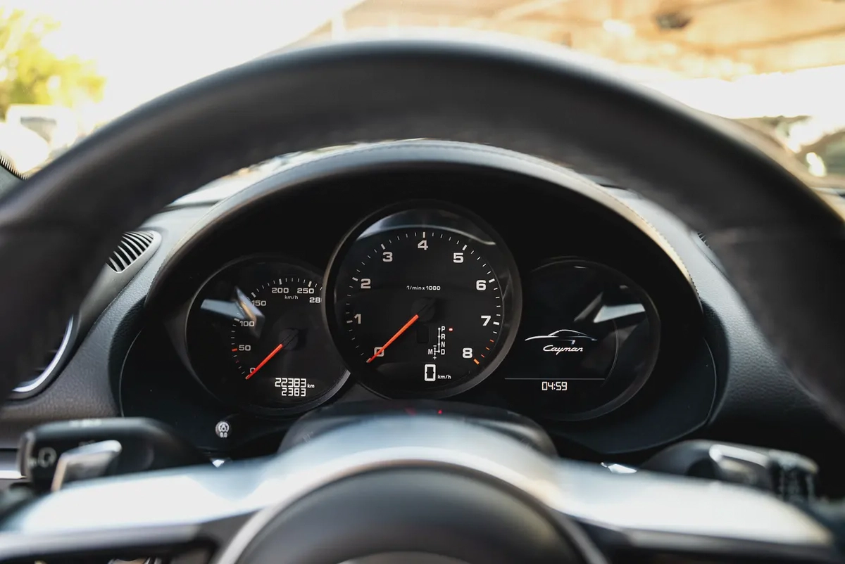 Porsche 718 Cayman 2023 Agency Warranty GCC 2.0L Turbo 4 Cylinders Low Mileage Full Service History