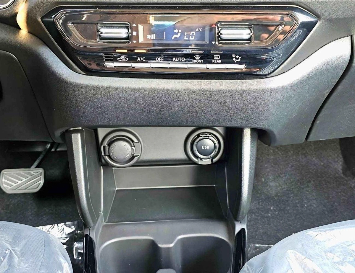 Suzuki Swift GLX SUZUKI SWIFT GLX HYBRID || RADAR PETROL AT 1.2L V4 (CODE # SWGLXFOH) SILVER 2026-20-0