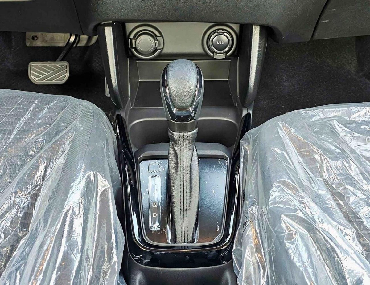 Suzuki Swift GLX SUZUKI SWIFT GLX HYBRID || RADAR PETROL AT 1.2L V4 (CODE # SWGLXFOH) SILVER 2026-21-0