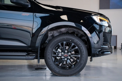 ISUZU D-MAX GT 3.0L A/T 4X4 FULL OPTION MODEL 2026 GCC SPECS-17