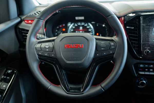 ISUZU D-MAX GT 3.0L A/T 4X4 FULL OPTION MODEL 2026 GCC SPECS