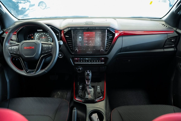 ISUZU D-MAX GT 3.0L A/T 4X4 FULL OPTION MODEL 2026 GCC SPECS