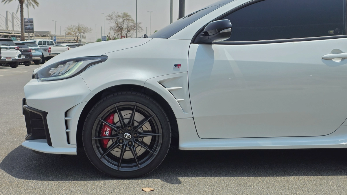 Toyota Yaris GR-Four (White)-4-4