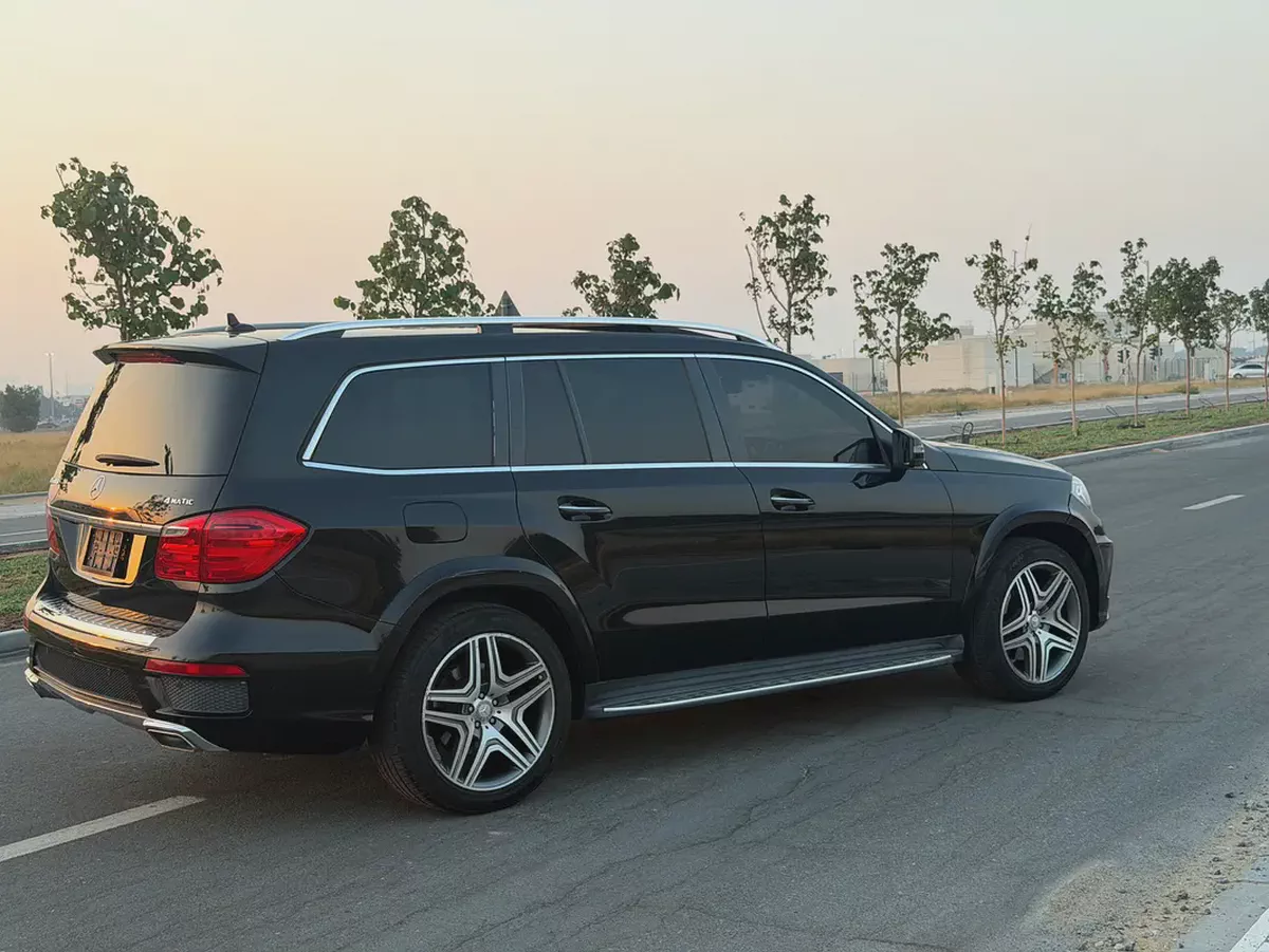 Mercedes-Benz GL 500 4matic 2015 | GCC Specs | V8 Luxury 7-Seater-4-4