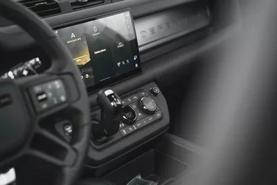 2025 Land Rover Defender 110 Octa with Warranty-10