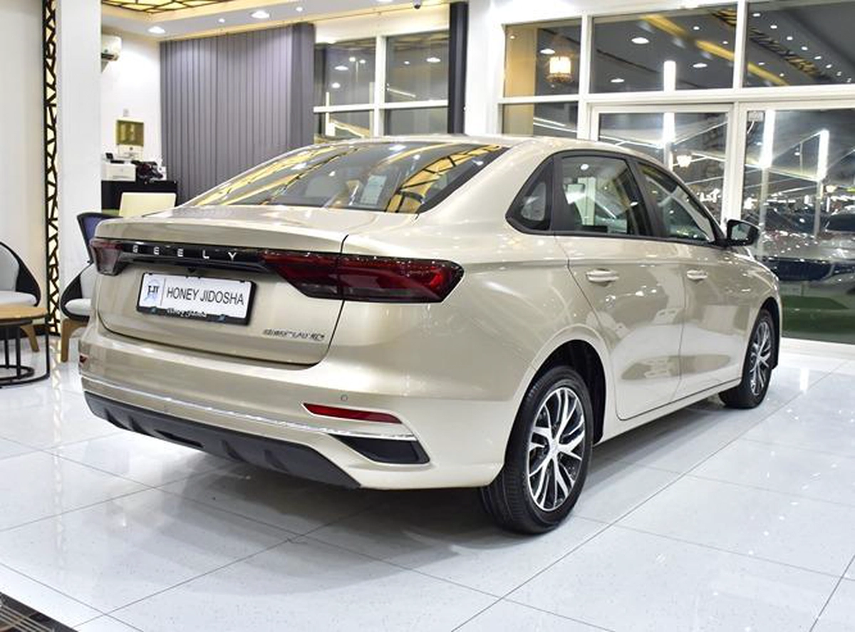 Geely Emgrand 1.5L ( 2024 Model ) in Golden Color GCC Specs-11-11