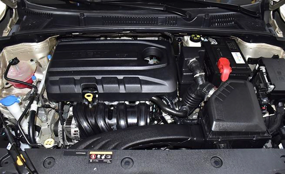 Geely Emgrand 1.5L ( 2024 Model ) in Golden Color GCC Specs-5-5