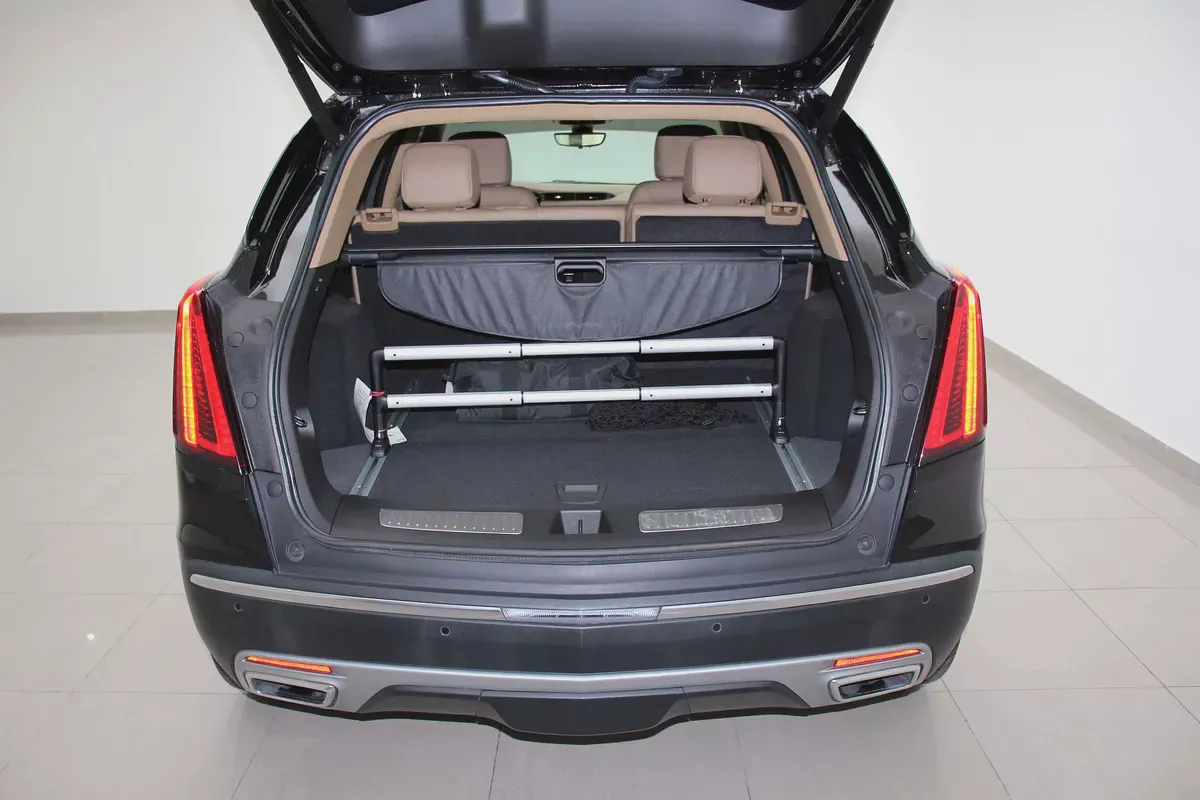 XT5 Premium Lux. AWD 3.6L Platinum Package-4-4