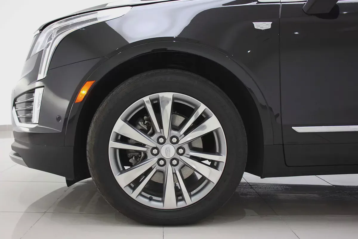 XT5 Premium Lux. AWD 3.6L Platinum Package-6-6