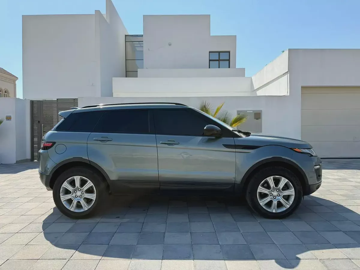 2017 Range Rover Evoque SE-Excellent Condition-3-3