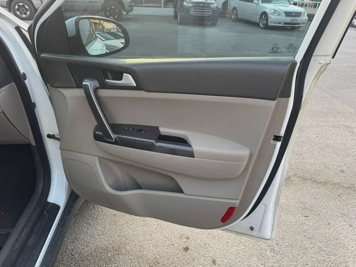 KIA SPORTAGE-13-13