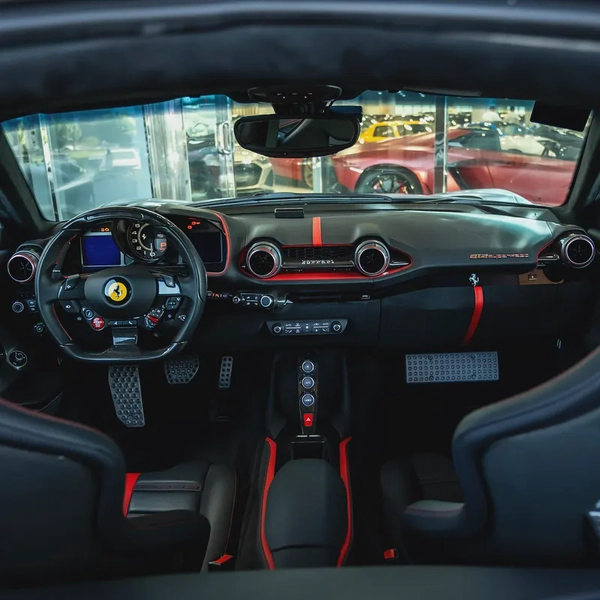 2018  FERRARI  812  SUPERFAST  DONE 5000KM