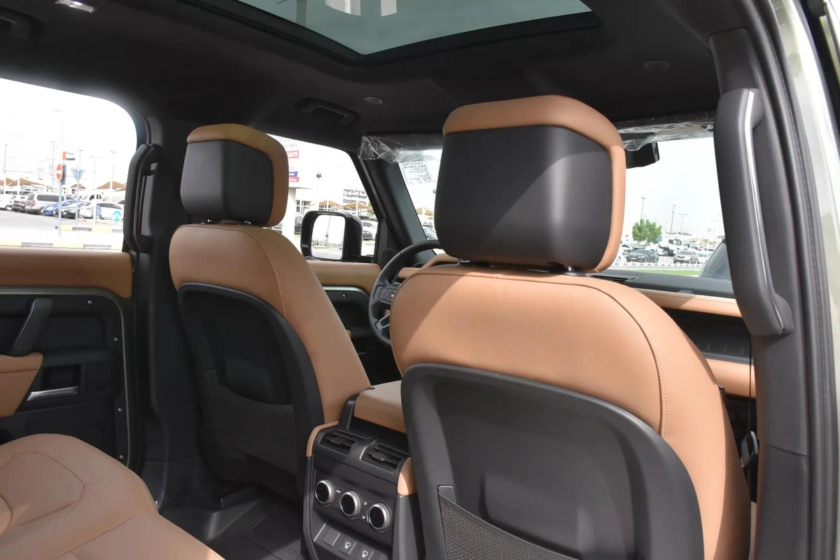 LAND ROVER DEFENDER P400 XDYNAMIC HSE 2025 | GREEN-2-2