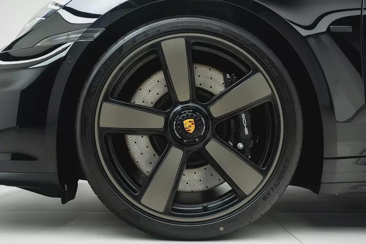 2026 PORSCHE 911 SPIRIT 70 CABRIOLET | MAIN DEALER WARRANTY | 1 OF 1,500-6-6