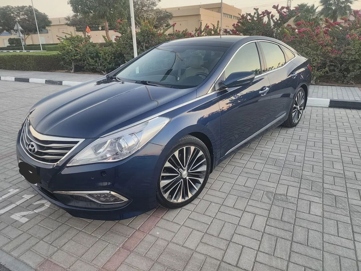 Hyundai Azera 2015  Panoramic sunroof  V6 3.0L|| GCC specs || well maintained-6-6
