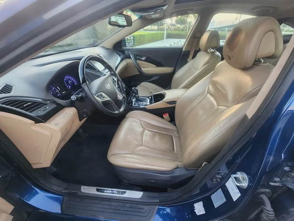 Hyundai Azera 2015  Panoramic sunroof  V6 3.0L|| GCC specs || well maintained