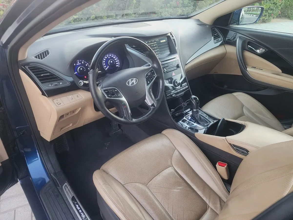 Hyundai Azera 2015  Panoramic sunroof  V6 3.0L|| GCC specs || well maintained-13-13
