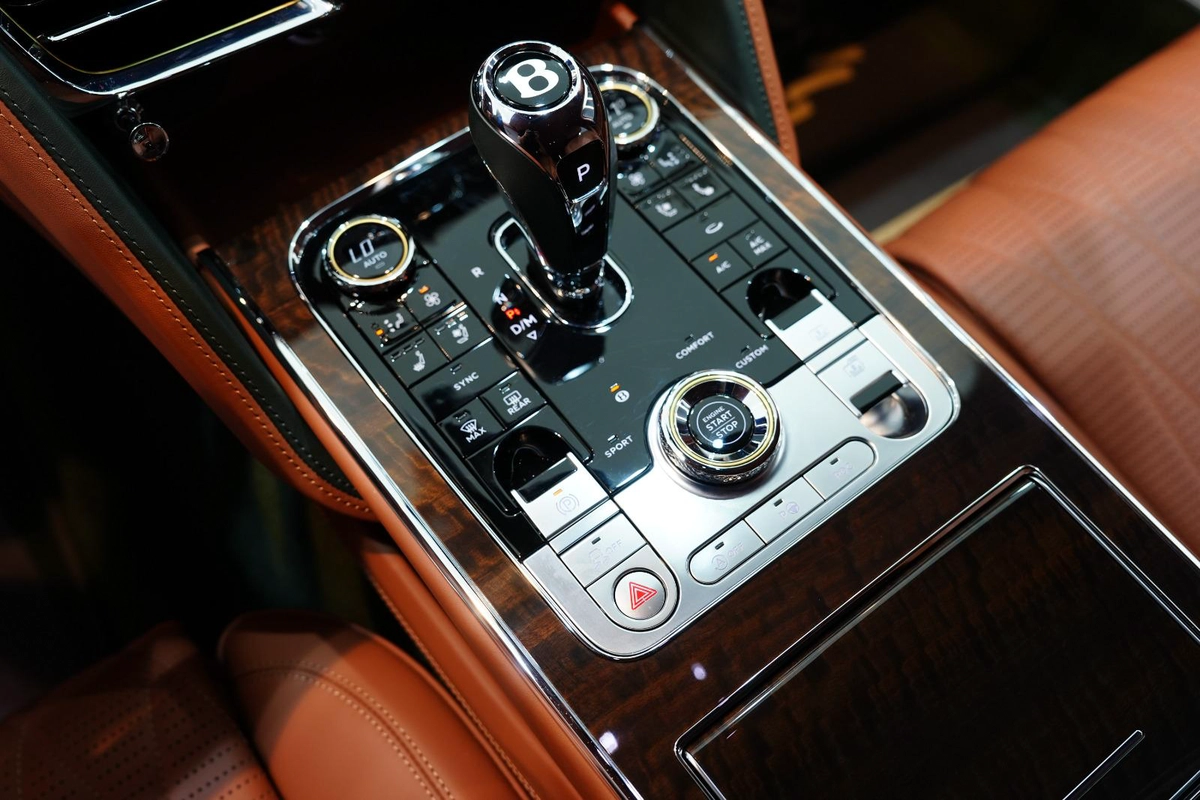 Bentley Continental Flying Spur V8 2022-10-10