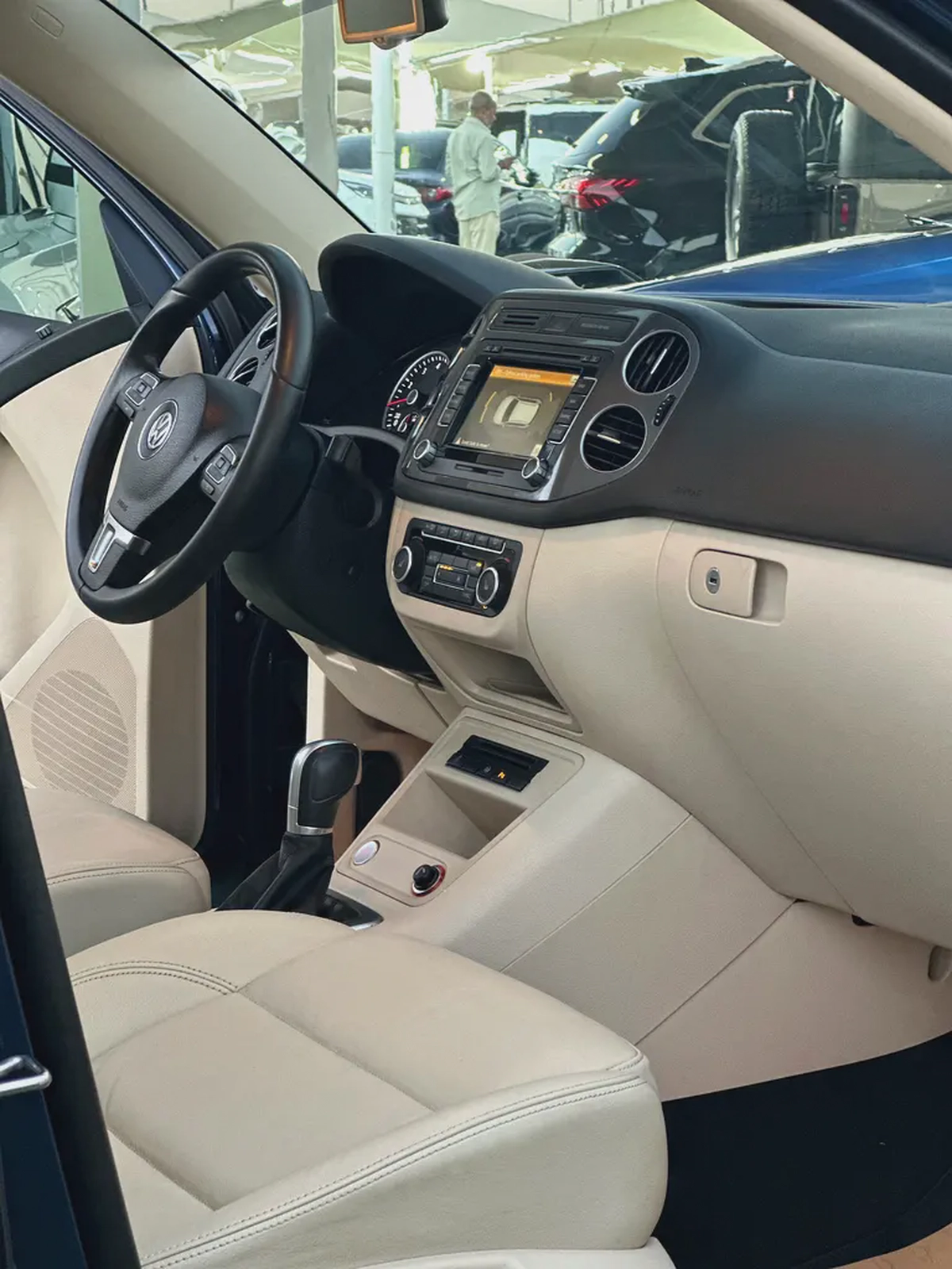 Volkswagen Tiguan Highline | TSI 4Motion | 2016 | GCC | 91,000 km | Blue / Beige | Single Owner-4-4