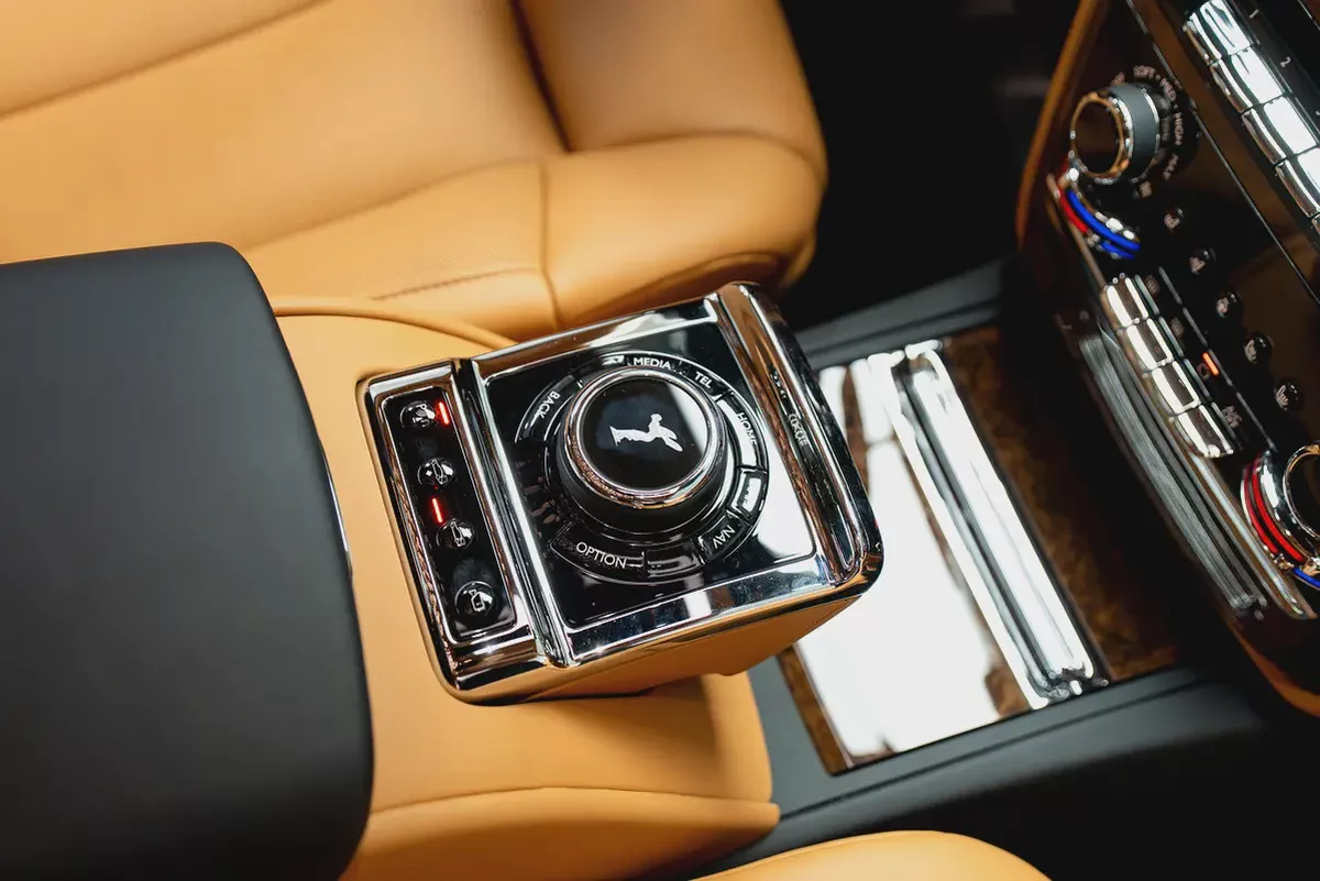 2025 Rolls-Royce Phantom Standard | GCC Specs | Immaculate Condition-9-9