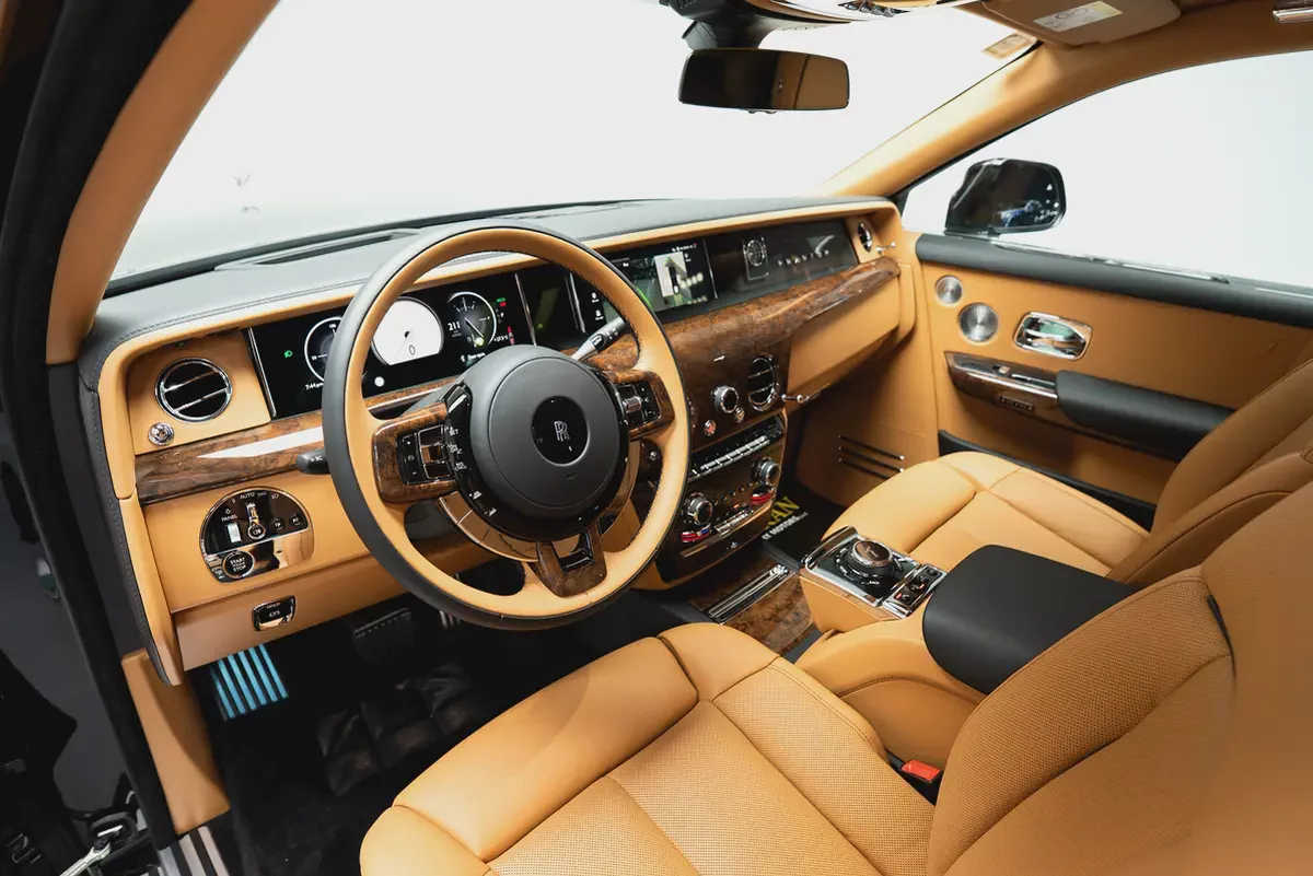 2025 Rolls-Royce Phantom Standard | GCC Specs | Immaculate Condition-16-16