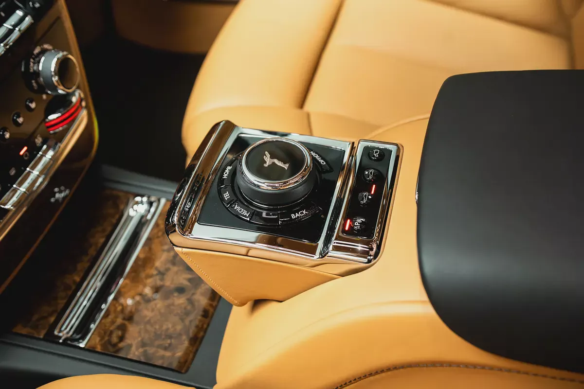 2025 Rolls-Royce Phantom Standard | GCC Specs | Immaculate Condition-17-17