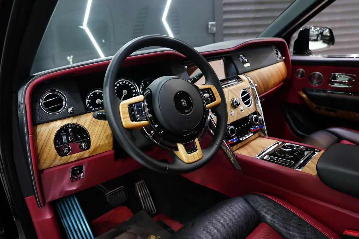 Rolls-Royce Cullinan-12-12