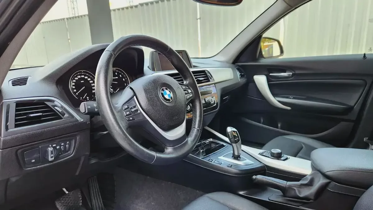 2019 BMW 120||DIGITAL SPEEDOMETER|| CARPLAY || FULL AGENCY SERVICES||  ACCIDENT FREE ORIGINAL PAINT-11-11