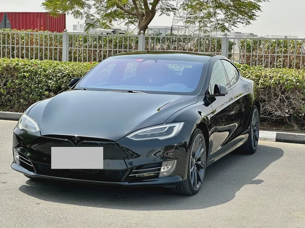 2017 Tesla Model S 90D - GCC Specs
