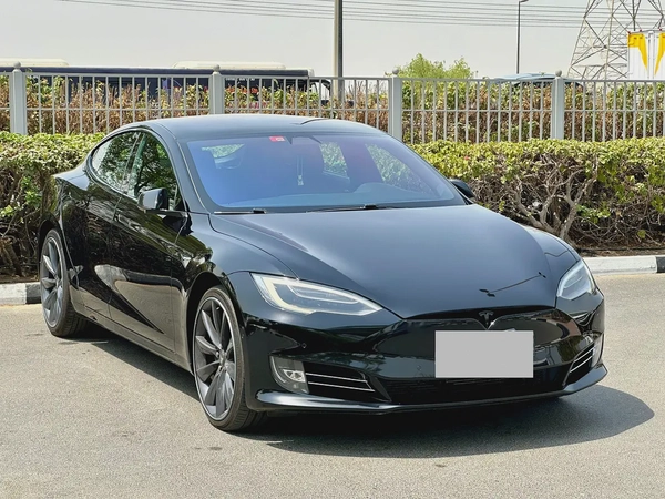 2017 Tesla Model S 90D - GCC Specs