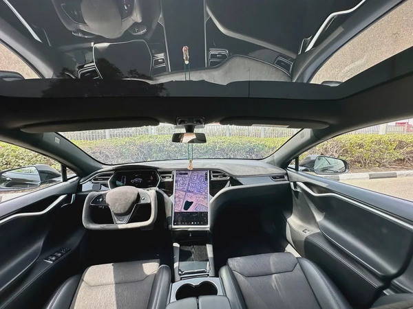 2017 Tesla Model S 90D - GCC Specs
