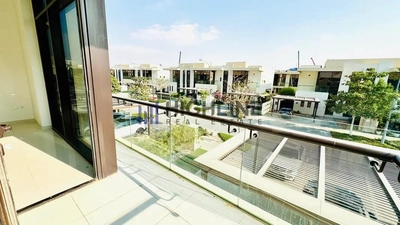 Modern 3 Bedroom Villa in Damac Hills-12