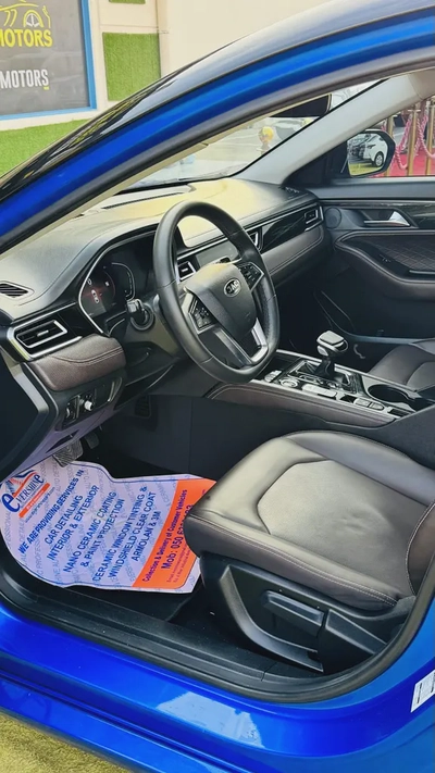 JAC J7 Luxury 2023 - GCC Specs - Pristine Condition-7