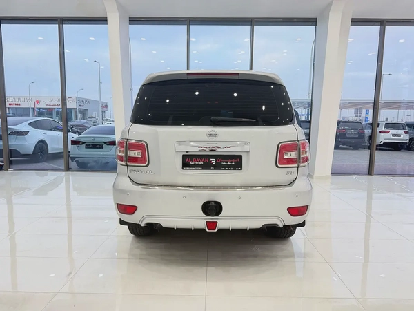 نيسان باترول SE V6 فضي / اسود خليجي Nissan Patrol SE V6 2018 - GCC Specs - Excellent Condition