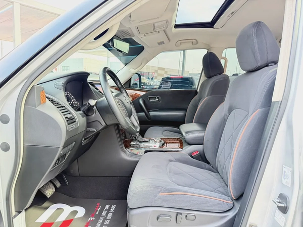 نيسان باترول SE V6 فضي / اسود خليجي Nissan Patrol SE V6 2018 - GCC Specs - Excellent Condition