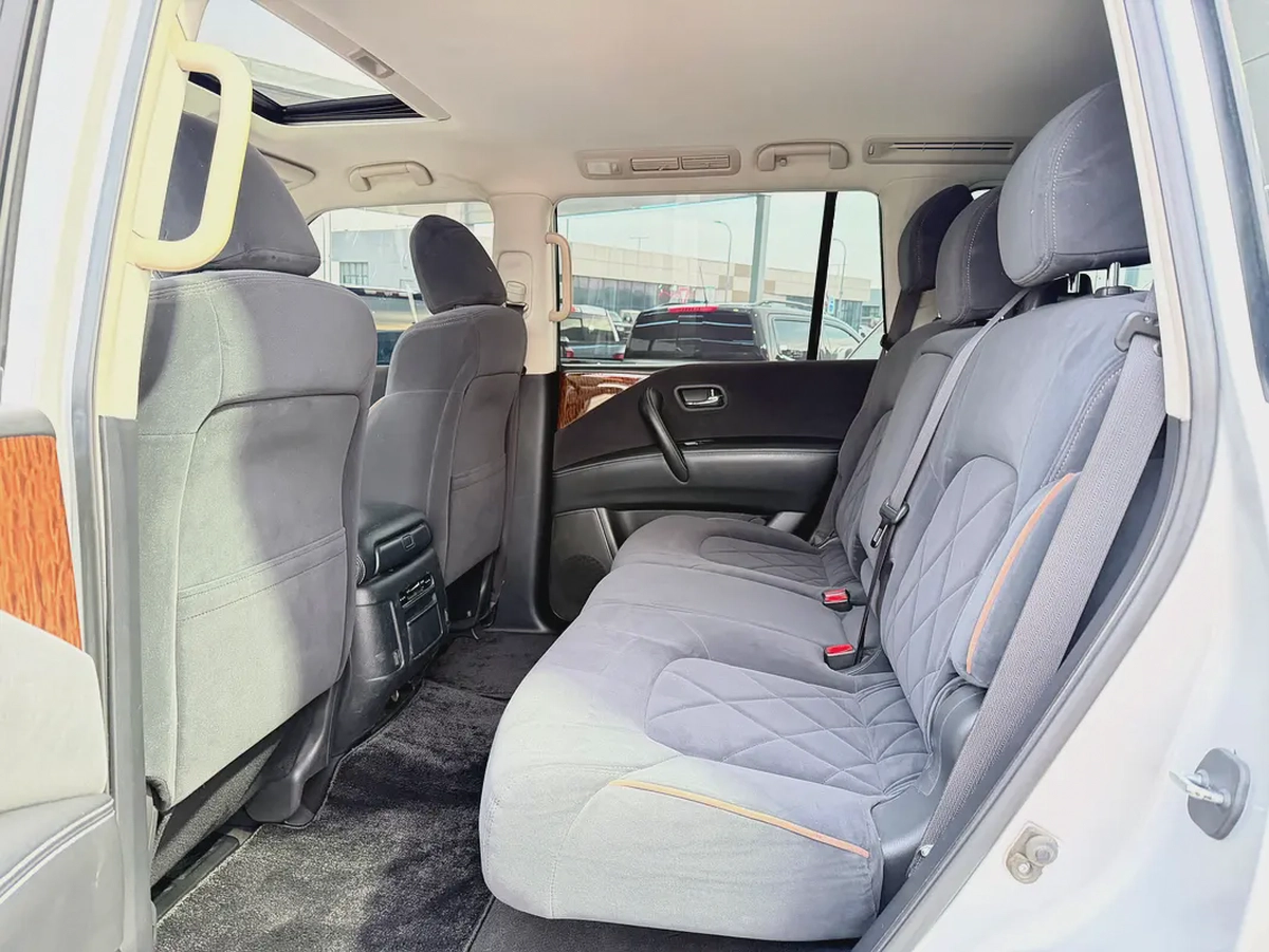 نيسان باترول SE V6 فضي / اسود خليجي Nissan Patrol SE V6 2018 - GCC Specs - Excellent Condition-7-7