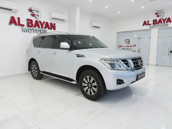 نيسان باترول SE V6 فضي / اسود خليجي Nissan Patrol SE V6 2018 - GCC Specs - Excellent Condition