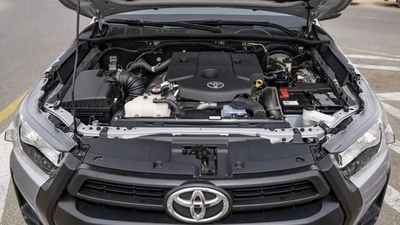 Toyota Hilux Toyota hilux 2.4L diesel mid option p.w MY24 for export only-5