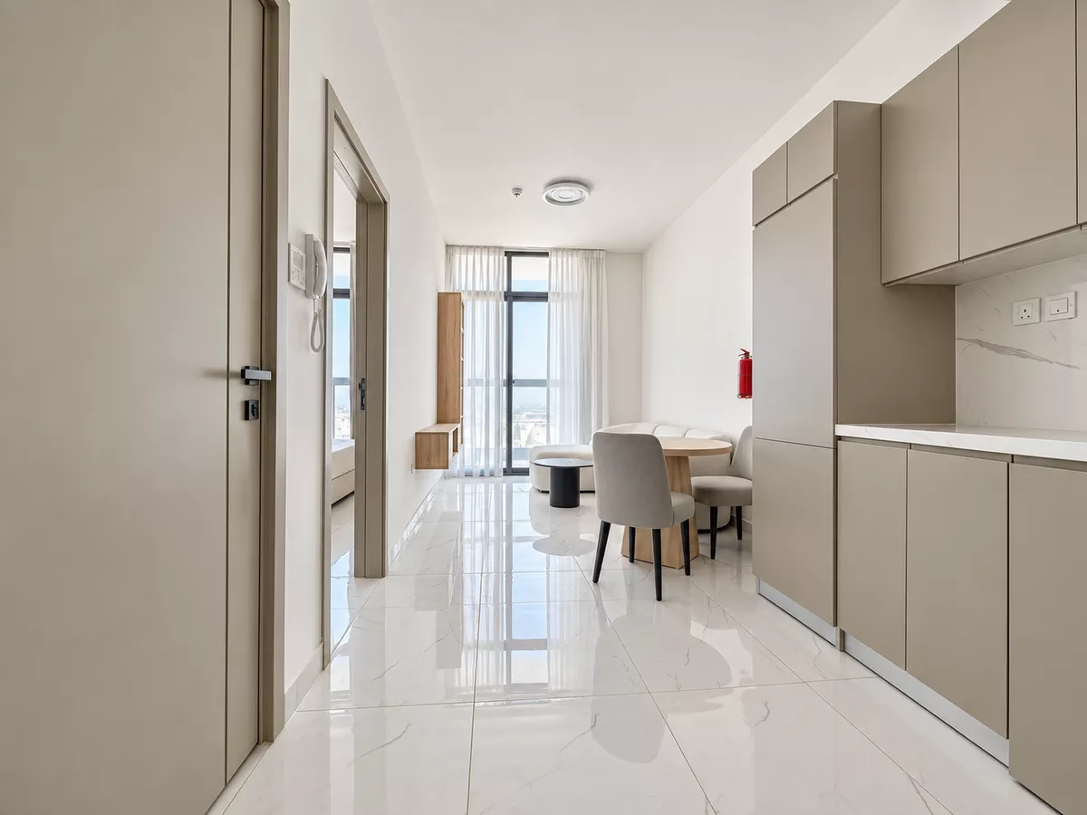 Furnished 1 BHK | Prime Location | Mid Floor