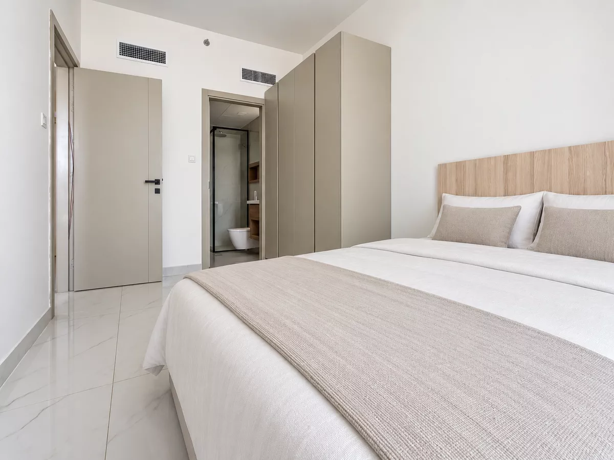Furnished 1 BHK | Prime Location | Mid Floor-5-5