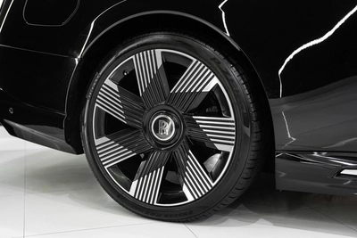 Rolls-Royce Spectre-9