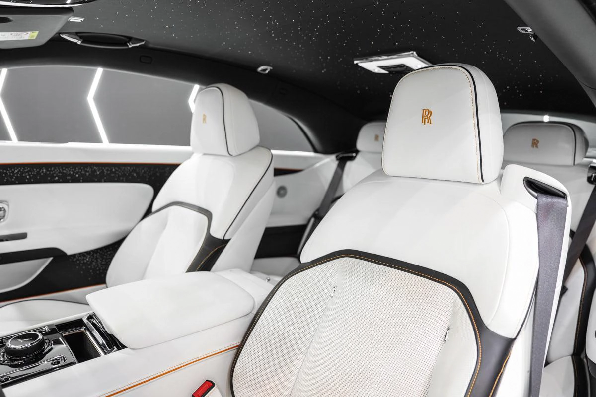 Rolls-Royce Spectre-2-2