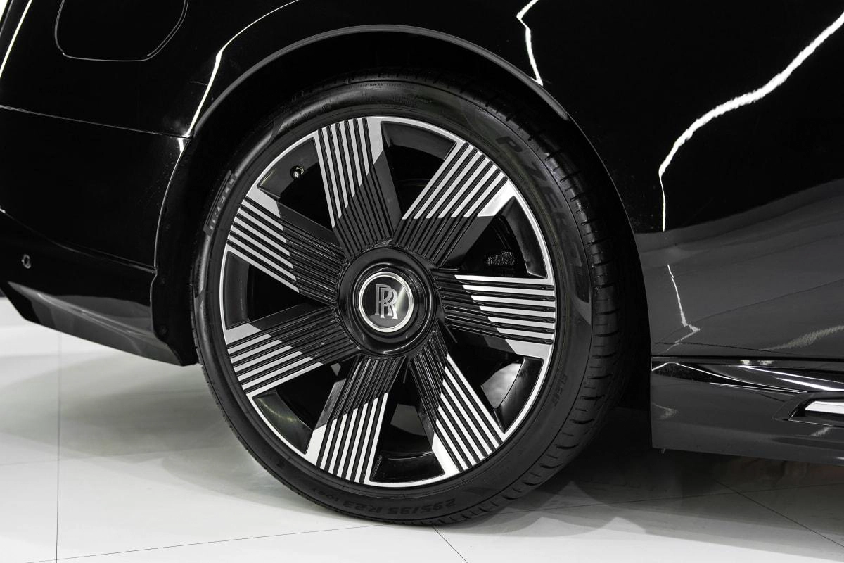 Rolls-Royce Spectre-9-9