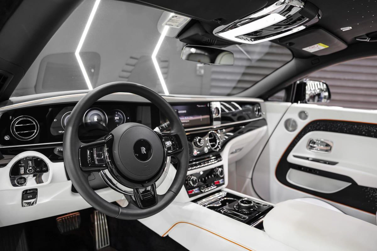 Rolls-Royce Spectre-8-8