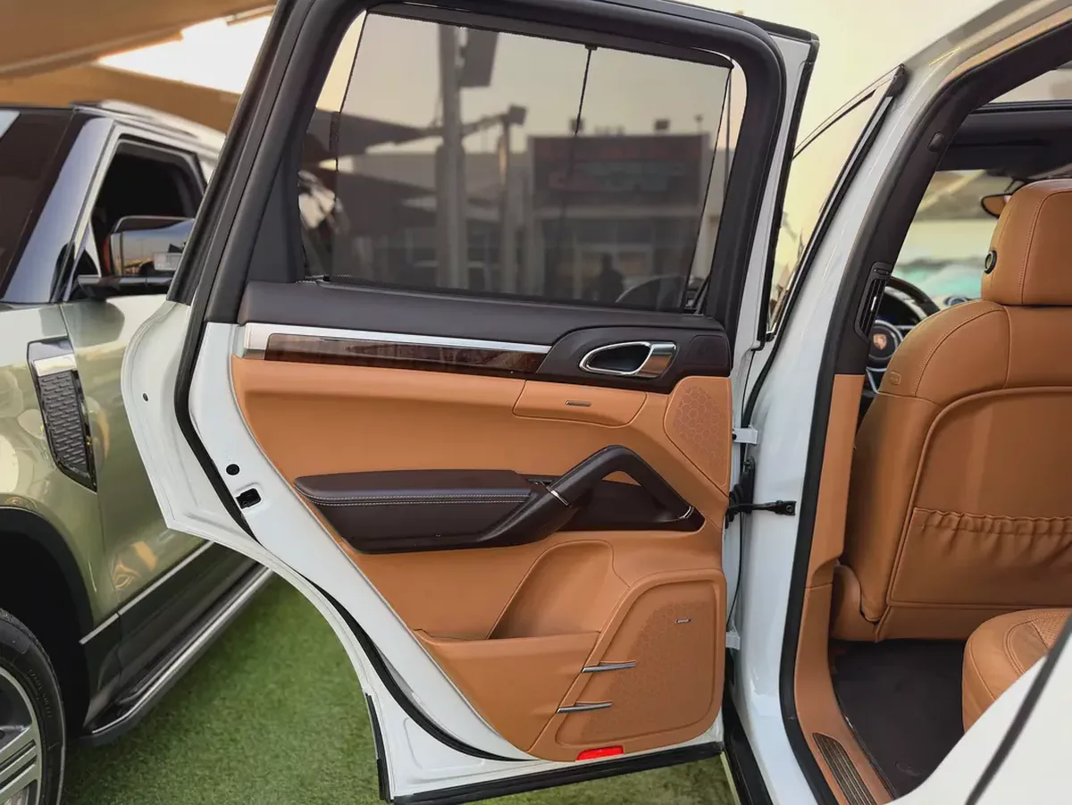 Porsche Cayenne S 2015 GCC Specs Full Service History-16-16