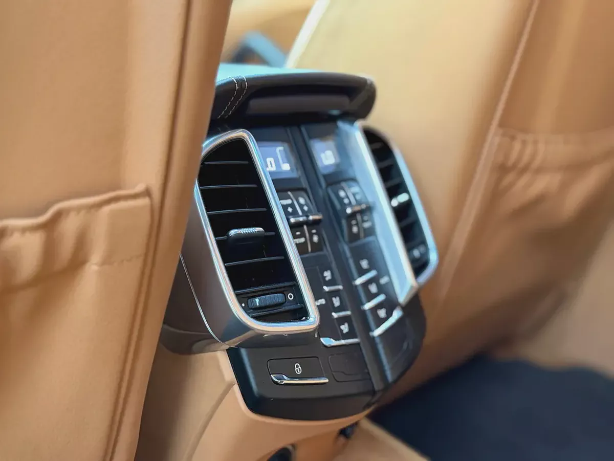 Porsche Cayenne S 2015 GCC Specs Full Service History-17-17
