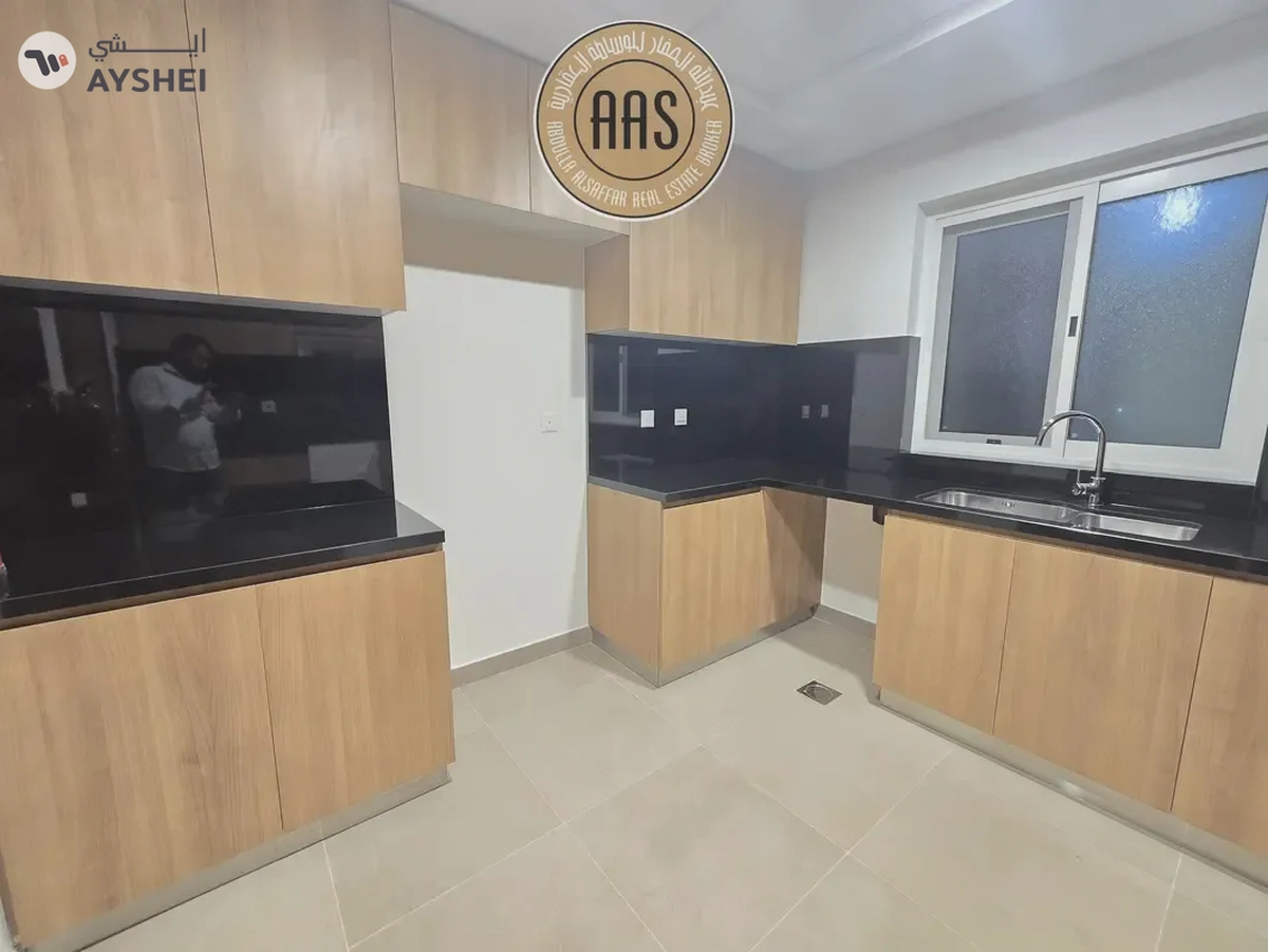 Huge size 1bhk 2baths in 95k balcony wardrobes 1parking free-8-8