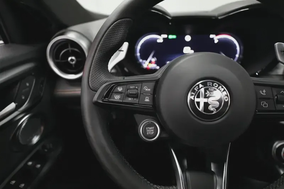 Alfa Romeo Tonale Veloce-13-13