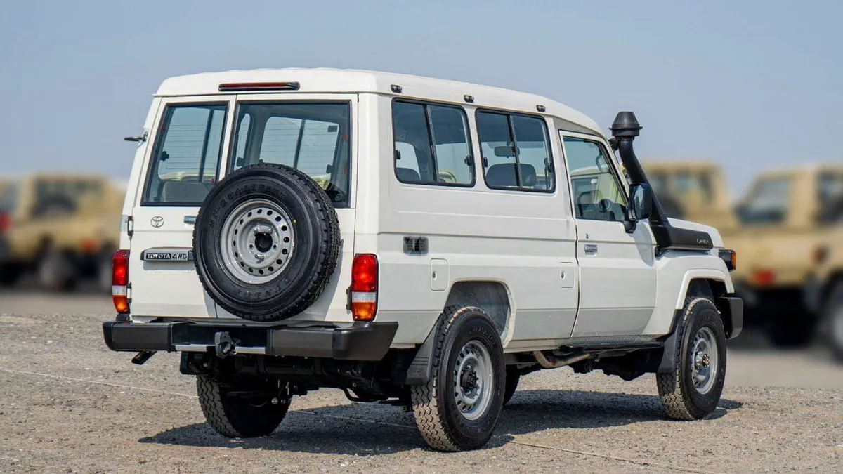 Toyota Land Cruiser 70 LC 78 HARDTOP 4.0L MT Toyota LC78 Hard Top 4.2L V6 Diesel MT MY2025 for export only-4-0