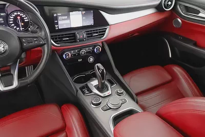 1,992 / 60 month’s | 0% DP | 2022 Alfa Romeo Giulia / Full-Service History-9